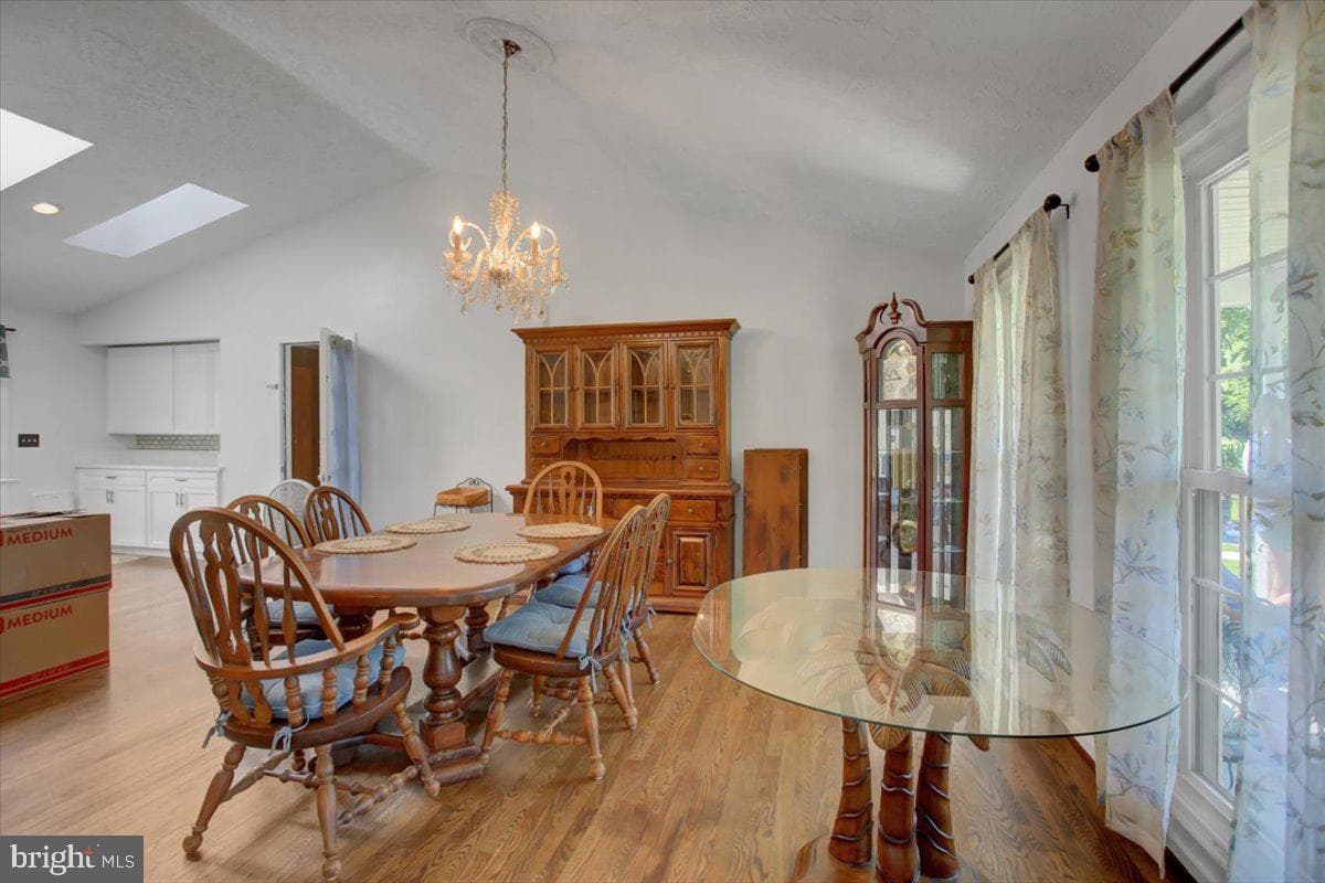 1163 Kings Court photo 2