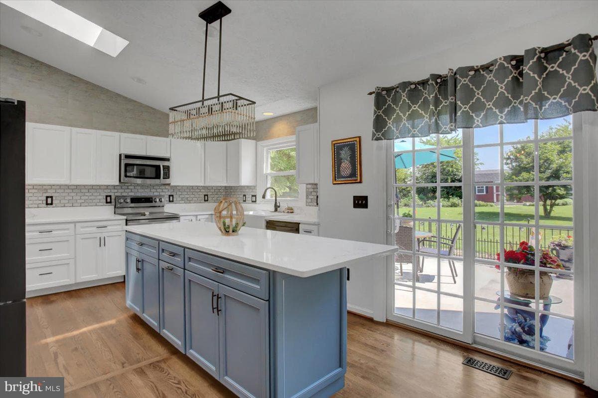 1163 Kings Court photo 4