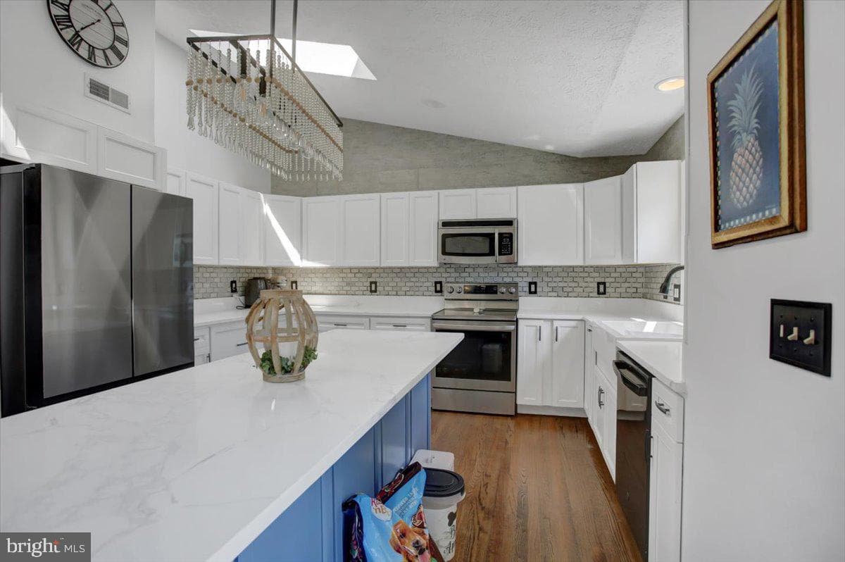 1163 Kings Court photo 6