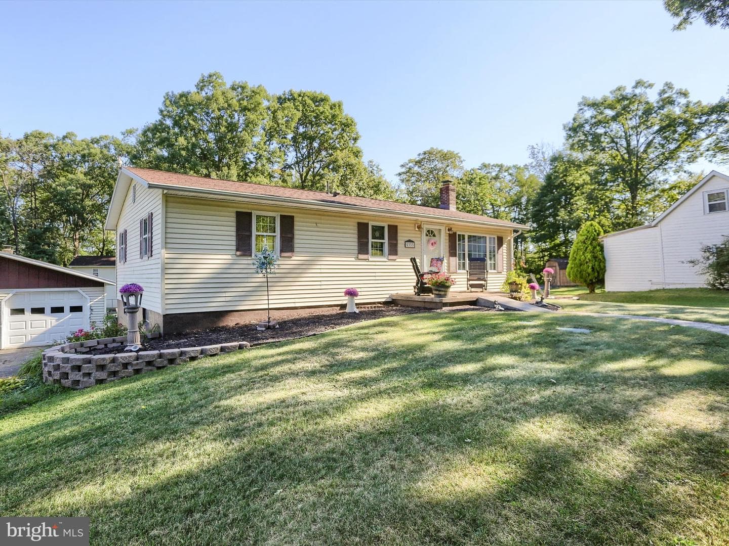 5333 Spruce Road photo 2