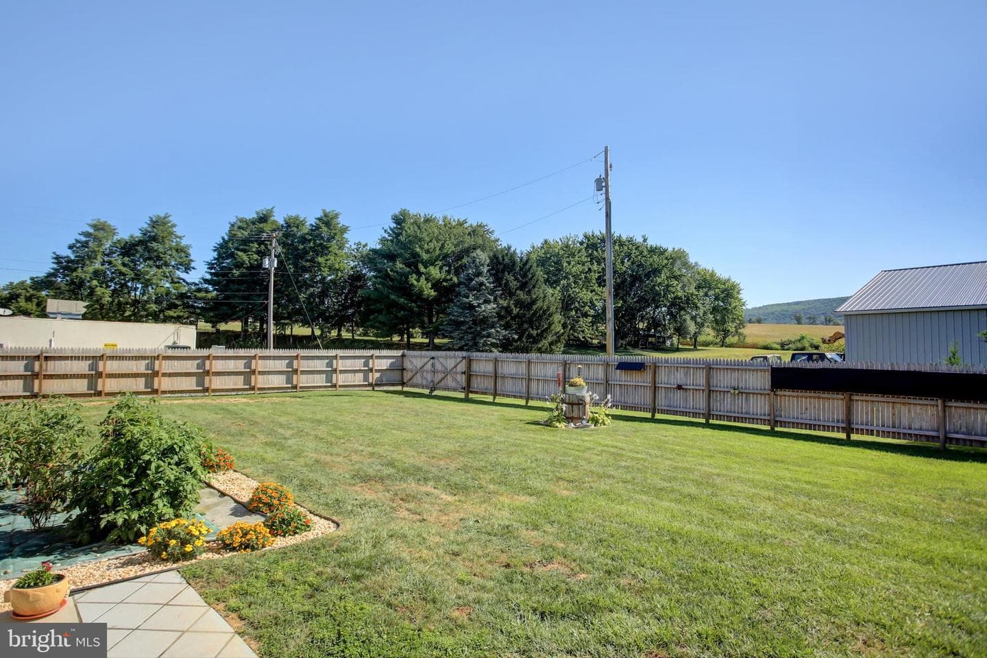 7468 Anthony Highway photo 3