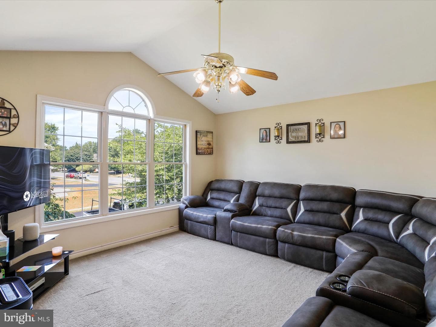 116 Hykes Road E photo 11