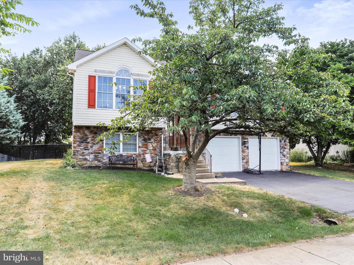 116 Hykes Road E photo 4