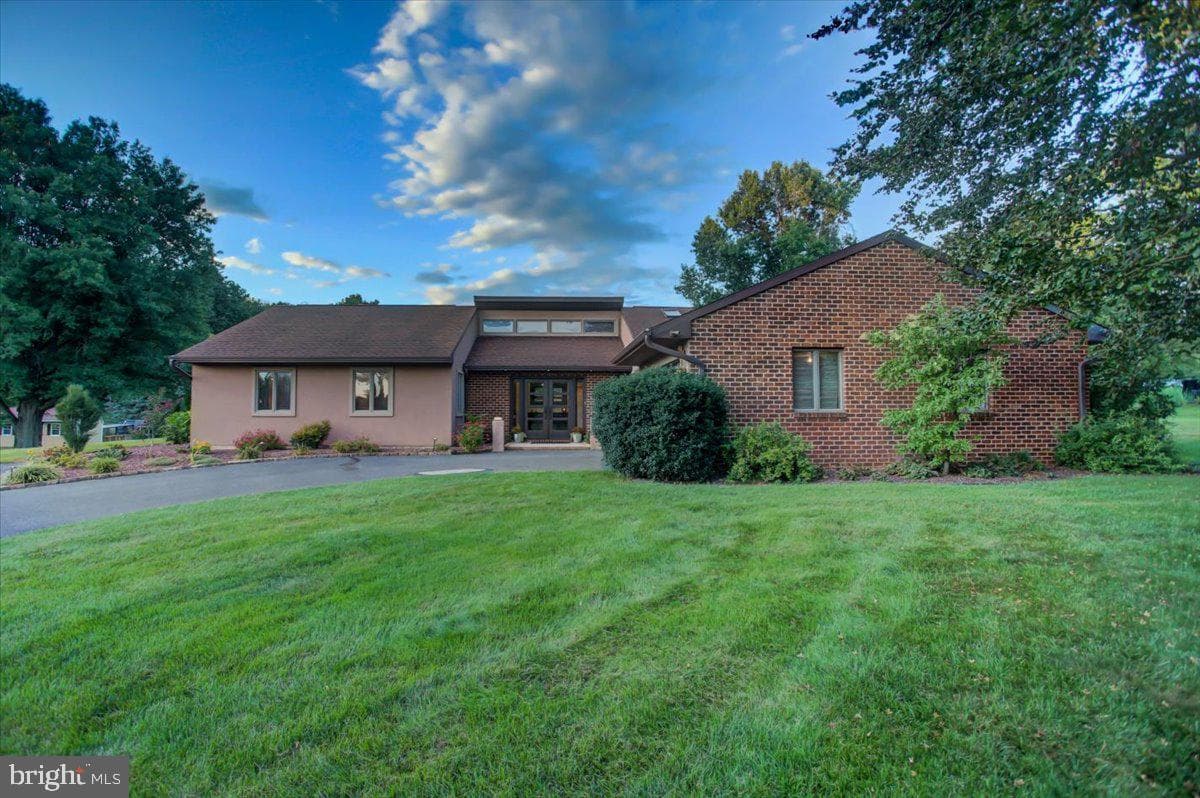 1577 Marilyn Court photo 103