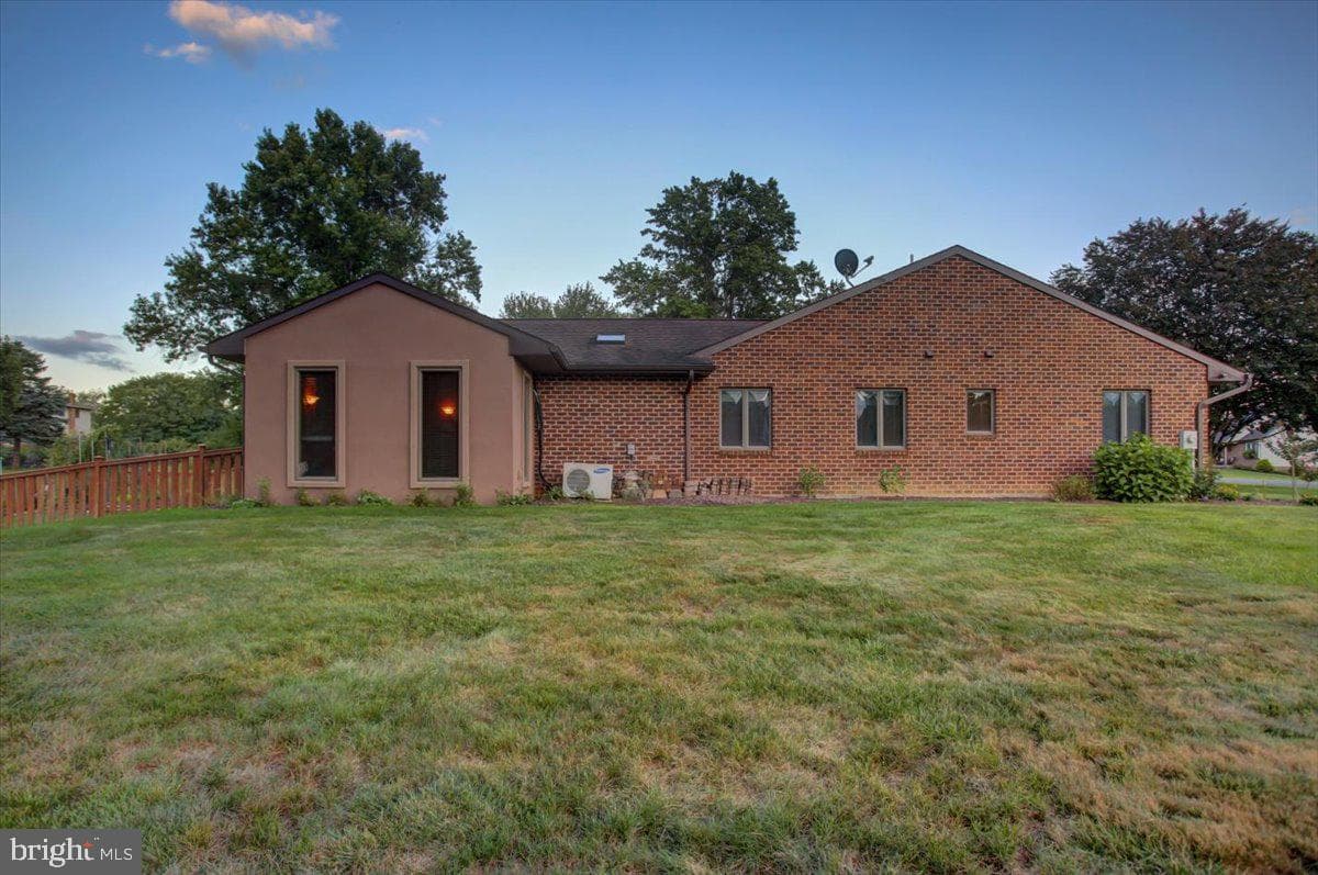 1577 Marilyn Court photo 105