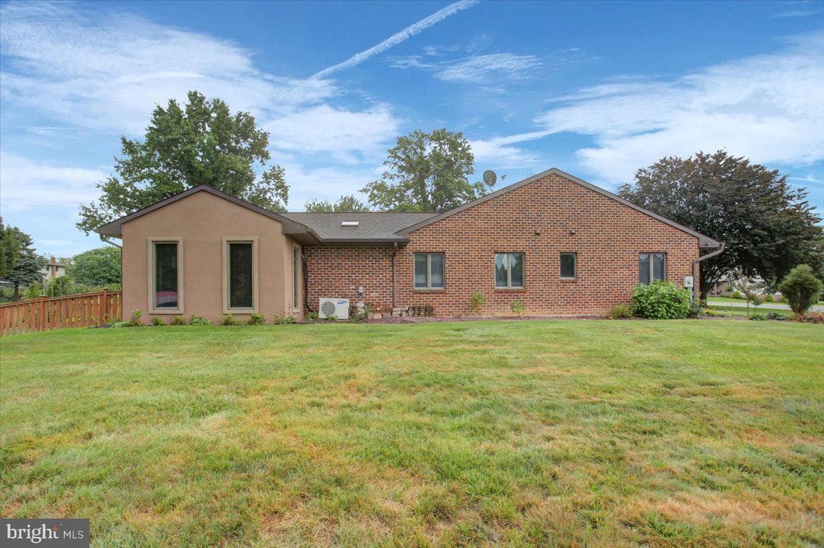 1577 Marilyn Court photo 11