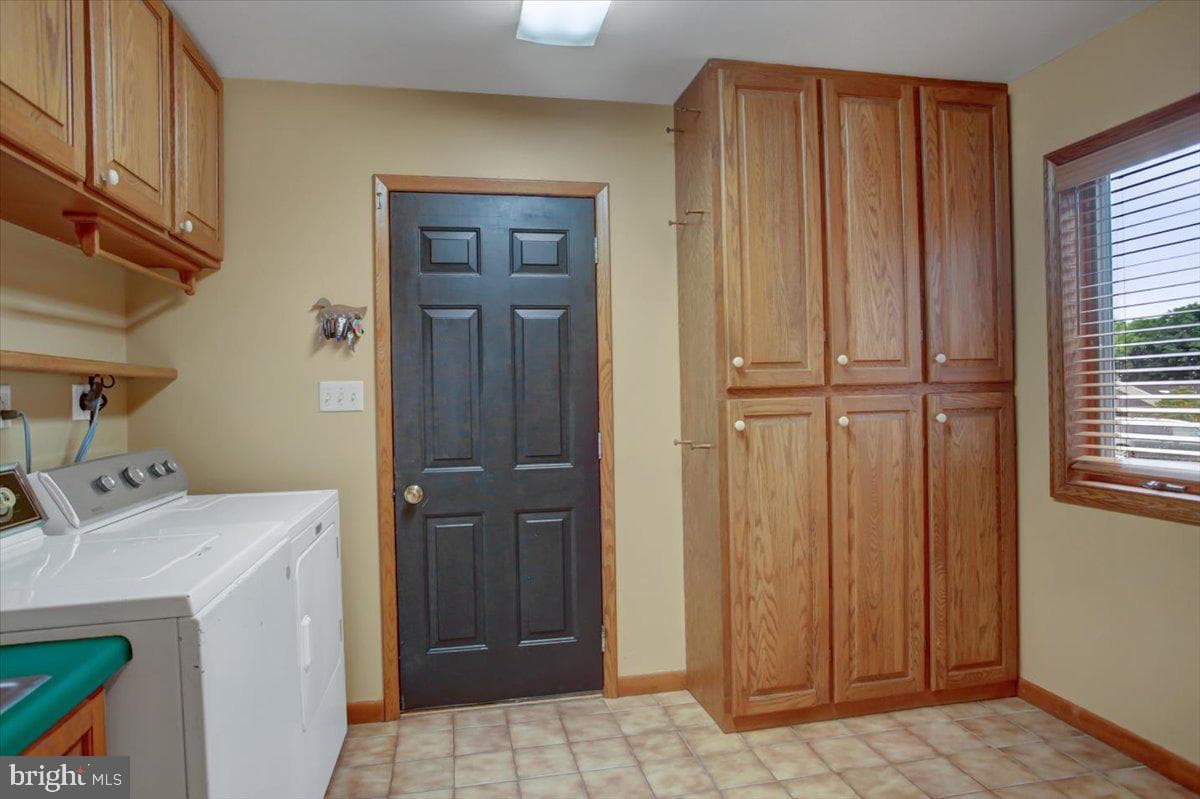 1577 Marilyn Court photo 15