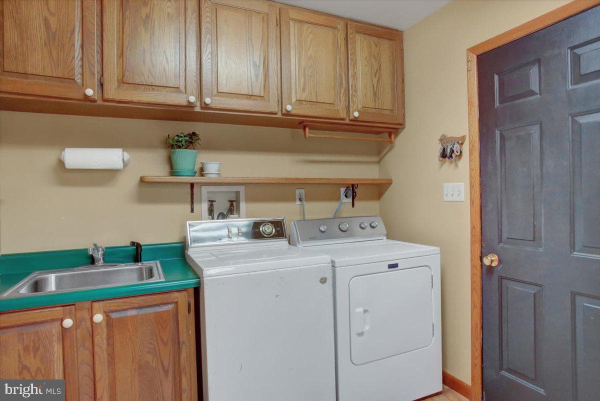 1577 Marilyn Court photo 17
