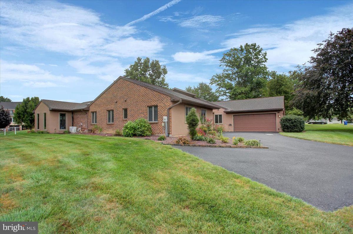 1577 Marilyn Court photo 6