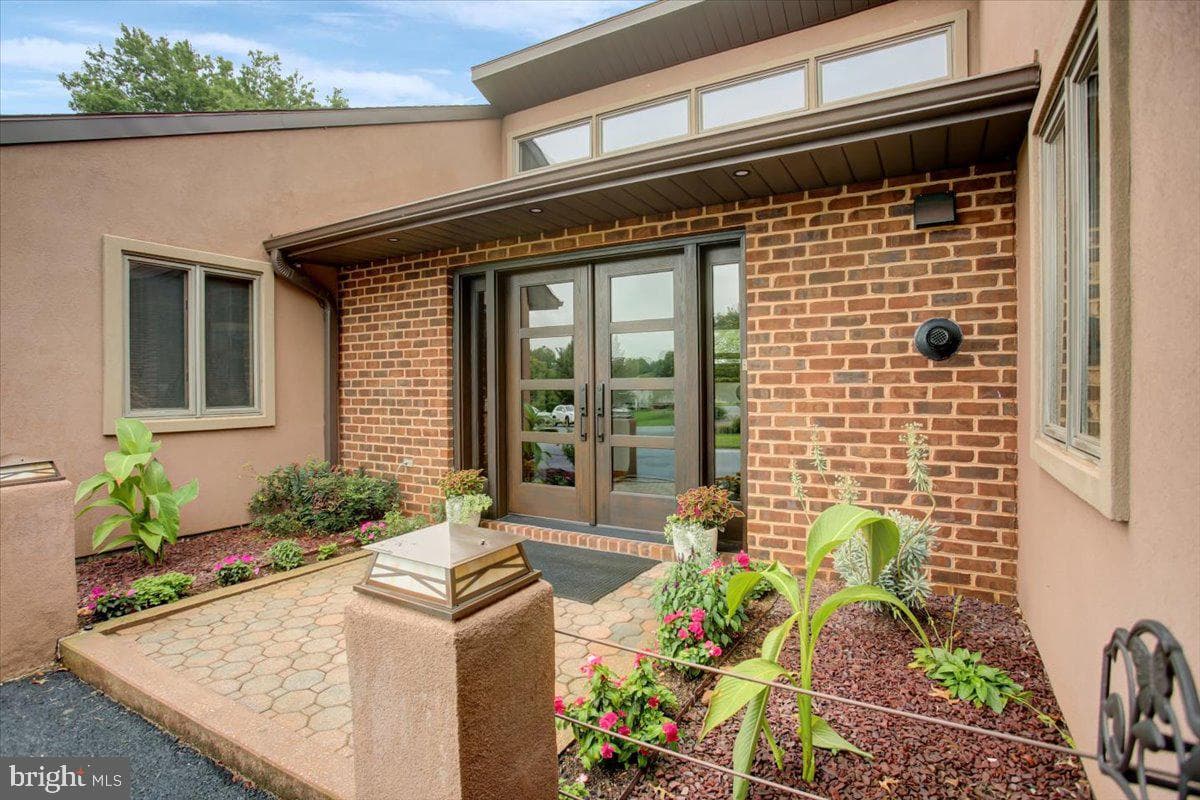 1577 Marilyn Court photo 7