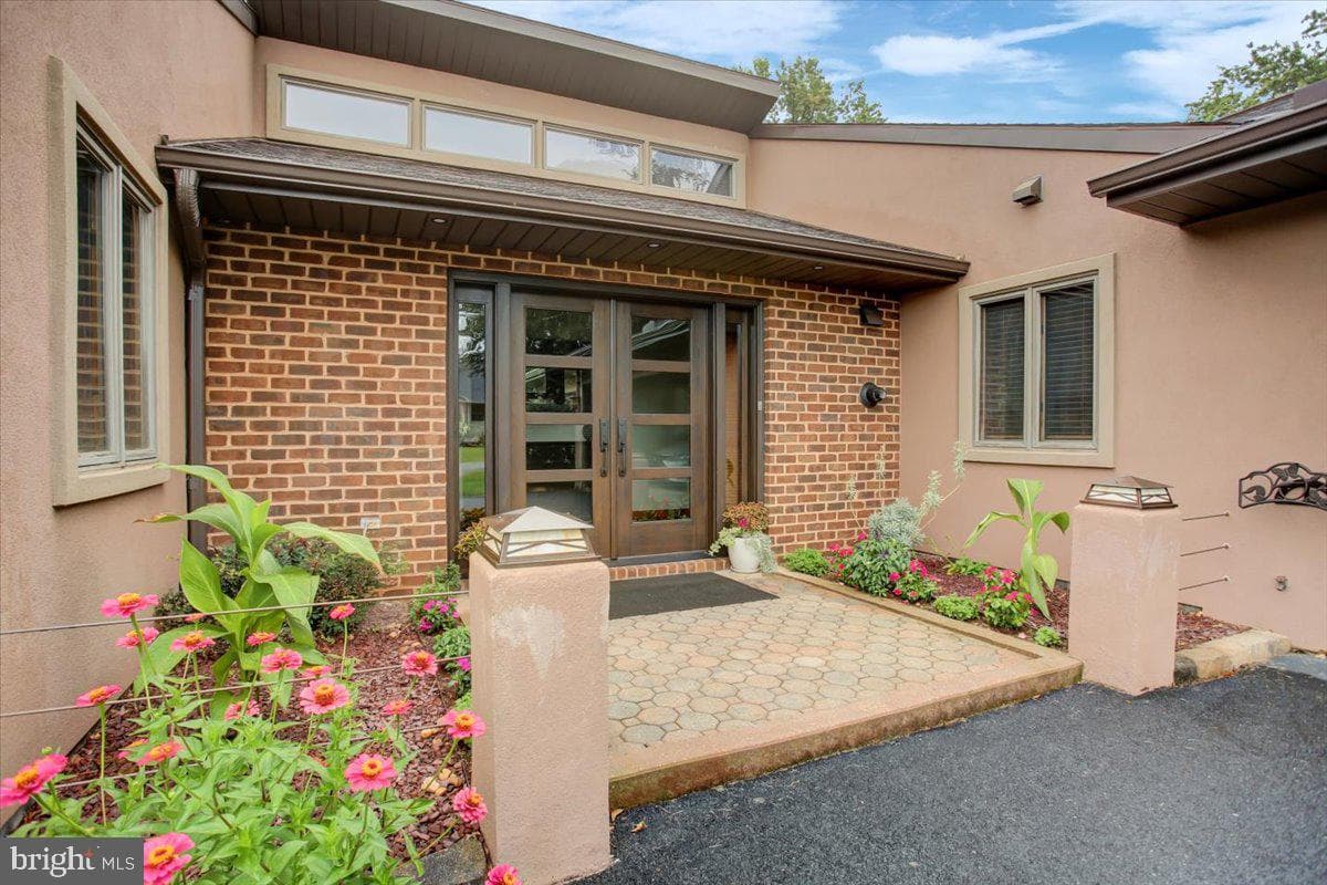 1577 Marilyn Court photo 8