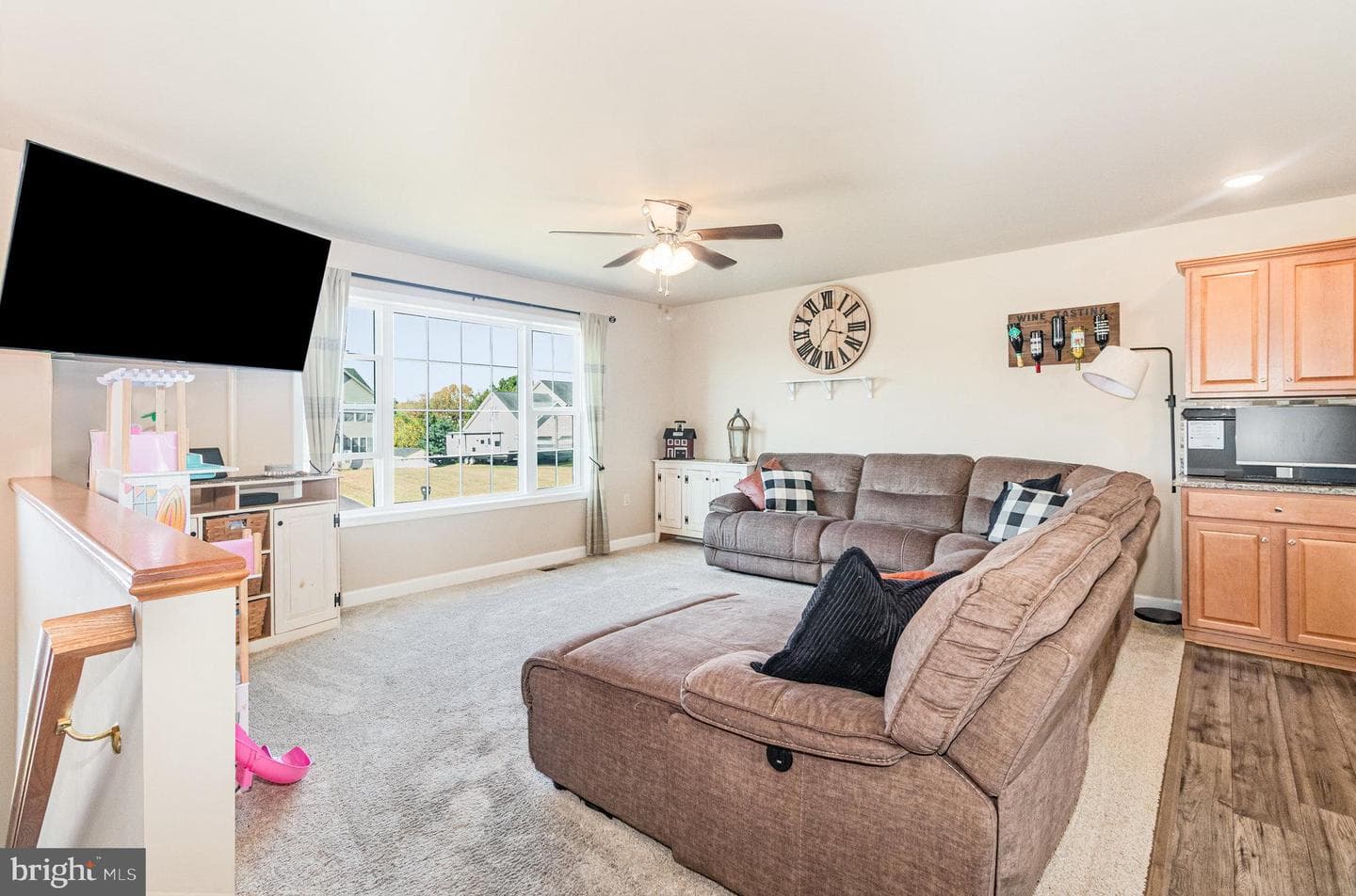 833 Lindia Drive photo 4