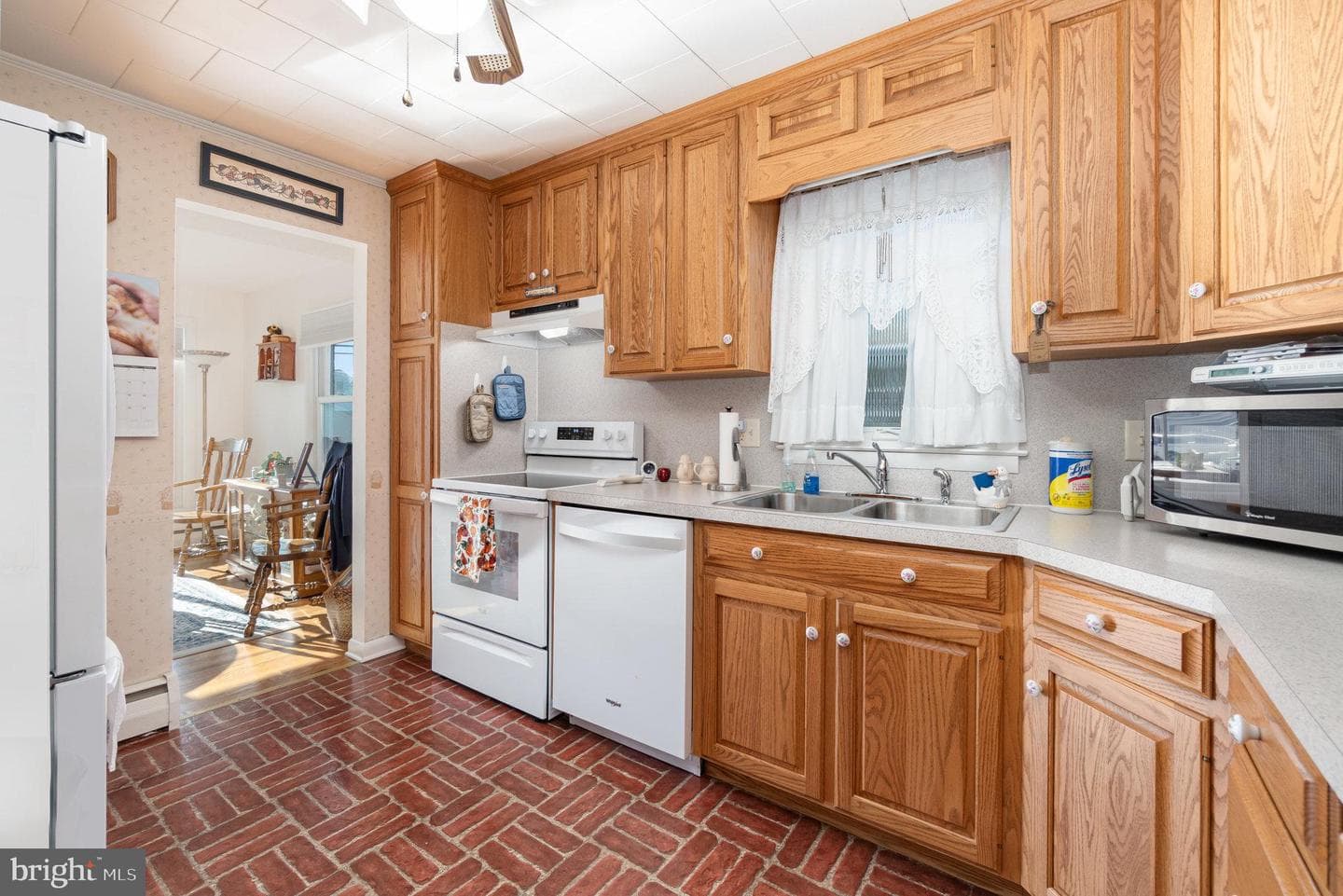 1621 Scotland Avenue photo 5