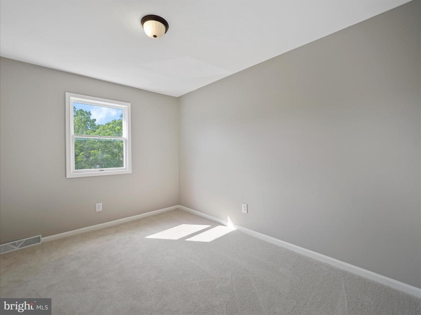 1448 Hollywell Avenue photo 13