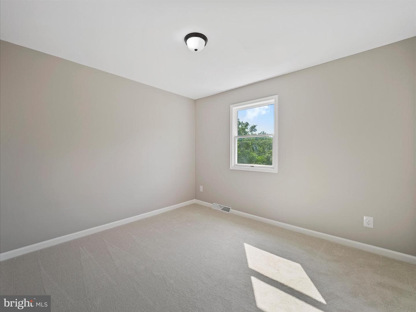 1448 Hollywell Avenue photo 15