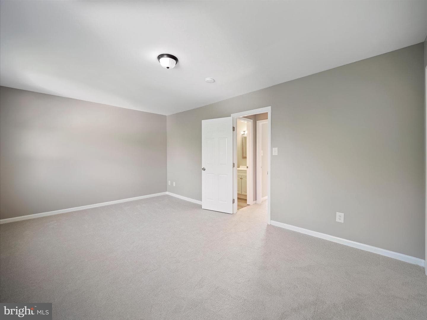 1448 Hollywell Avenue photo 19
