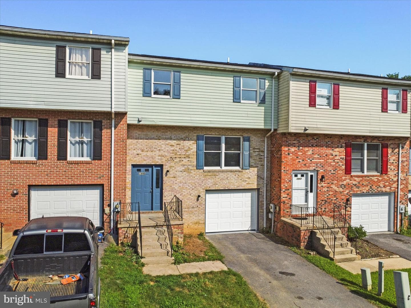1448 Hollywell Avenue photo 2