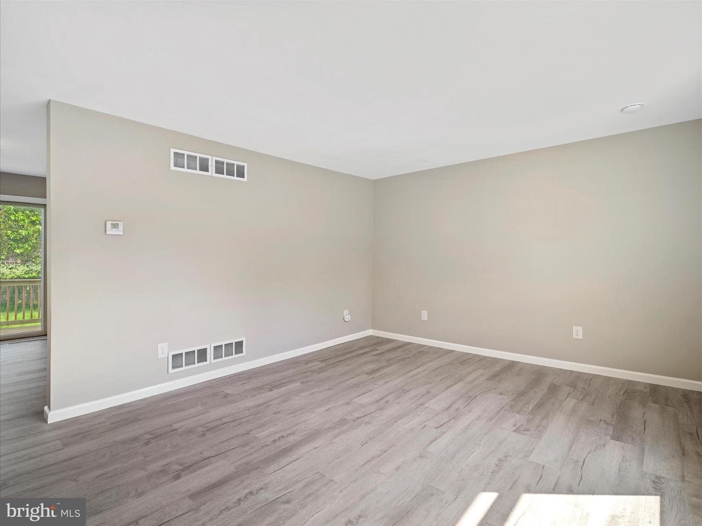 1448 Hollywell Avenue photo 3