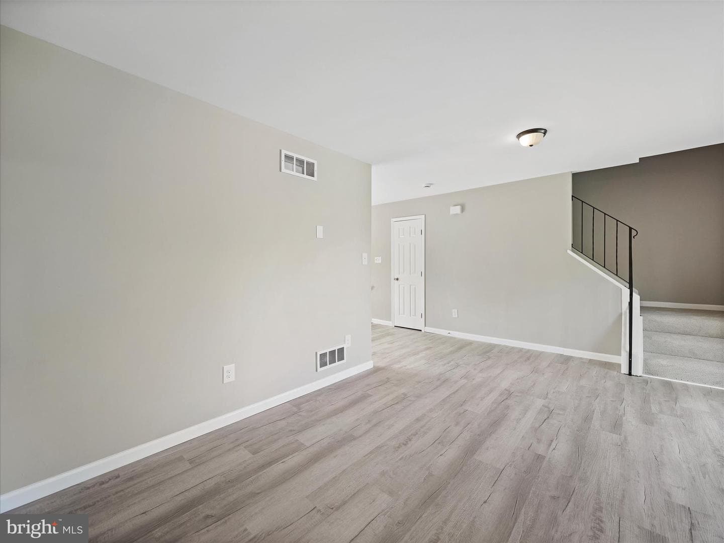1448 Hollywell Avenue photo 8