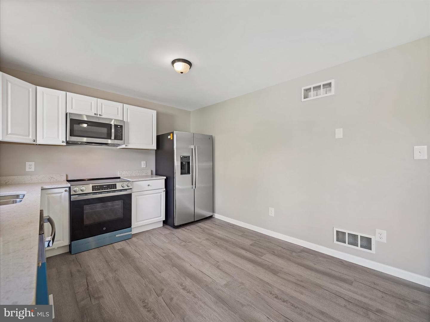 1448 Hollywell Avenue photo 9