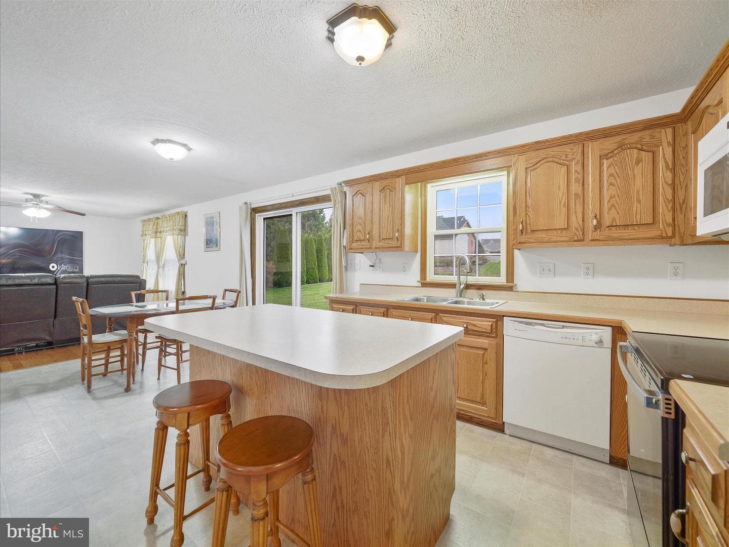 290 Leedy Way West W photo 16