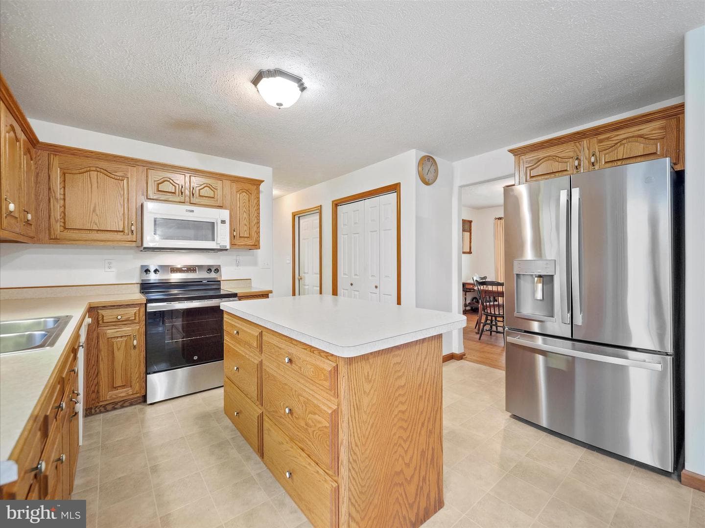 290 Leedy Way West W photo 19