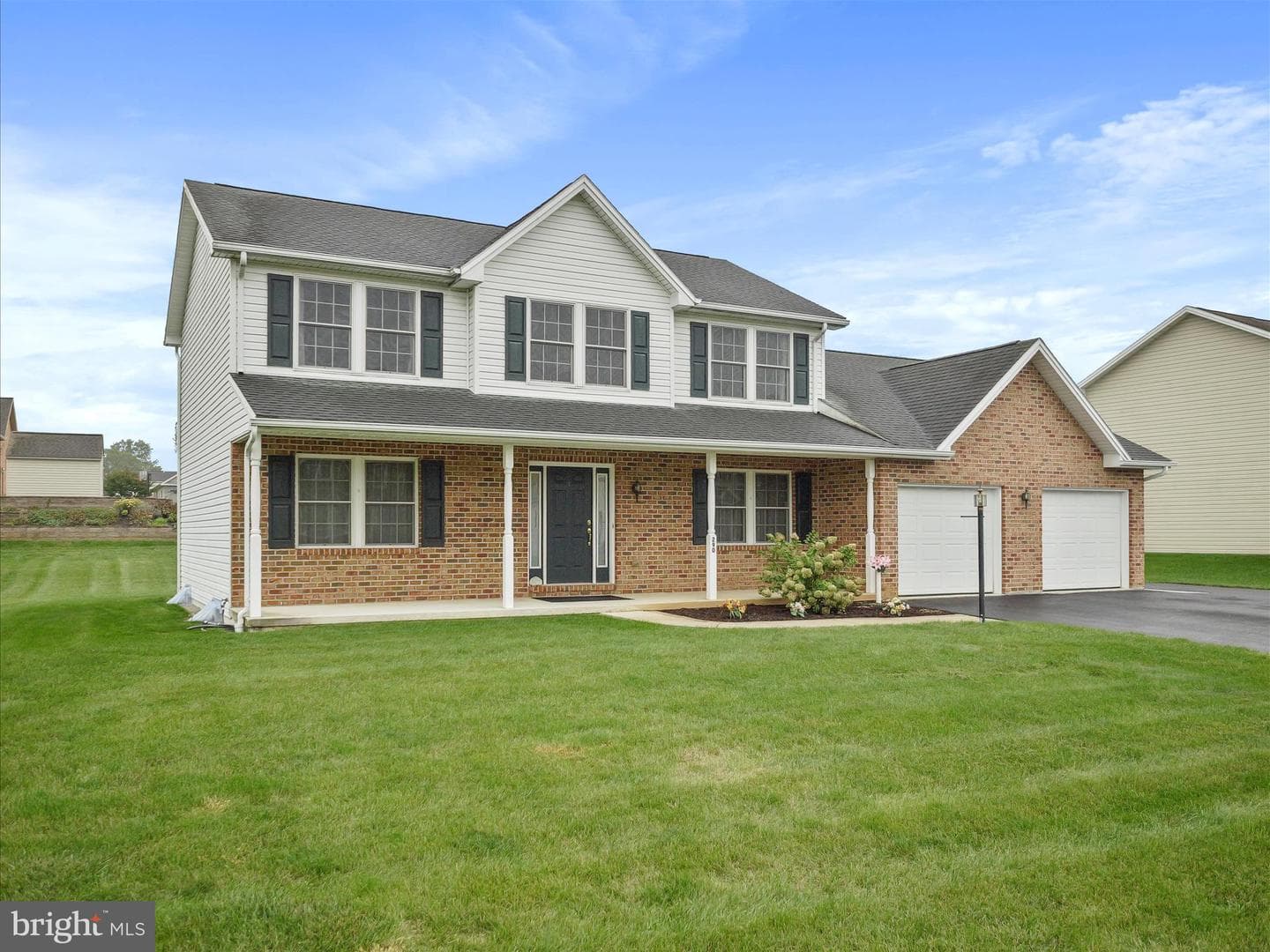 290 Leedy Way West W photo 3