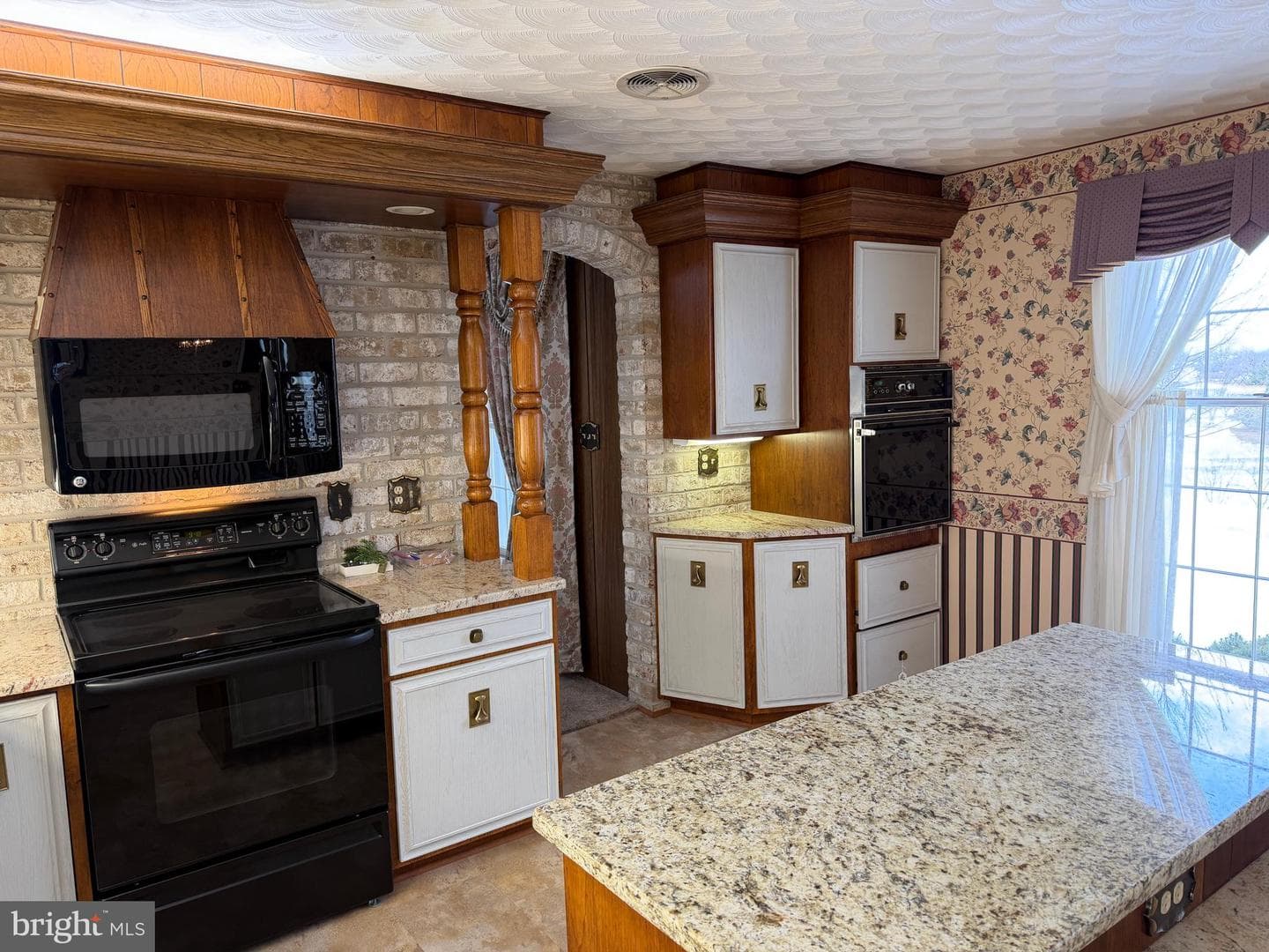 586 Crestwood Drive photo 40