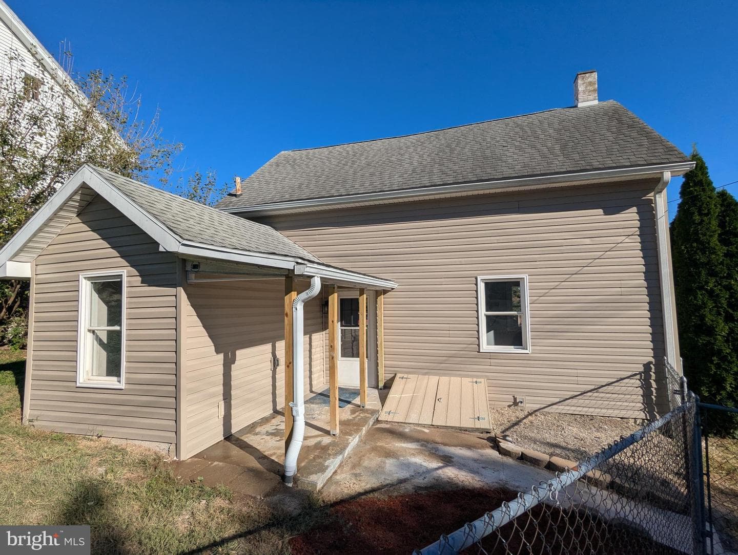 607 Pleasant Street photo 20