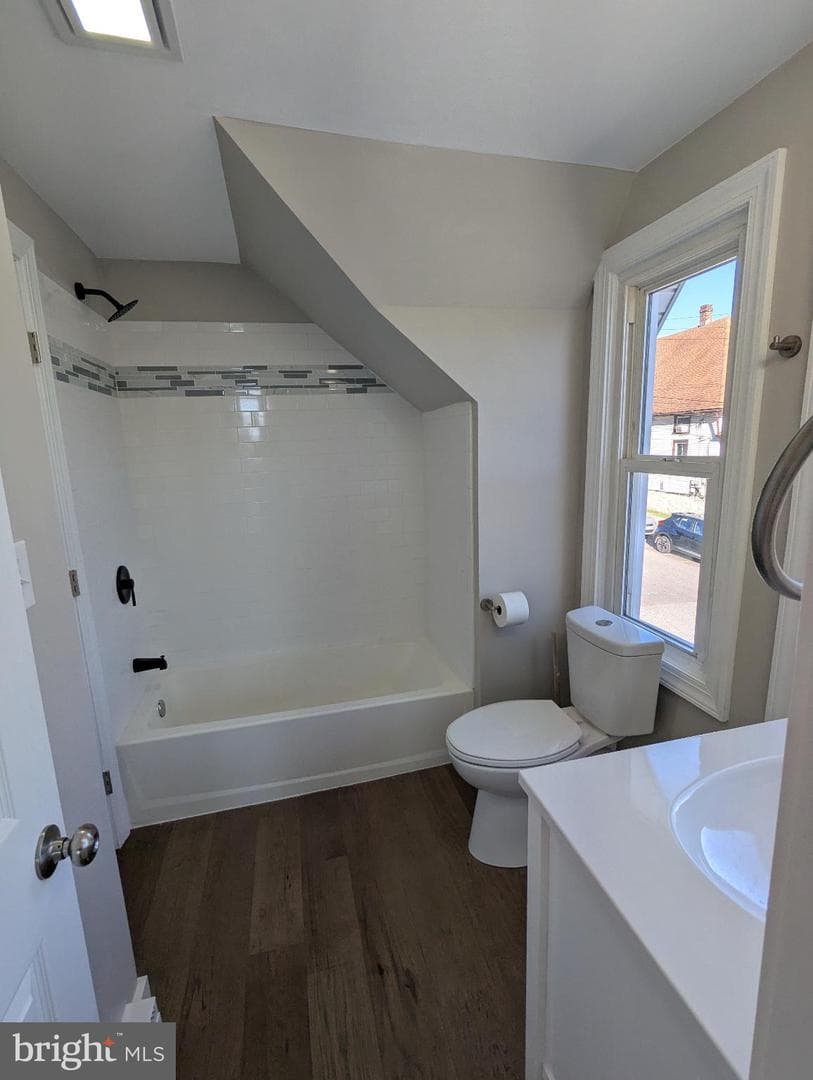 607 Pleasant Street photo 7
