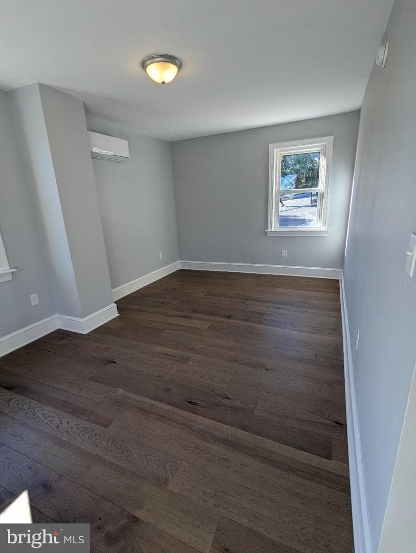 607 Pleasant Street photo 9