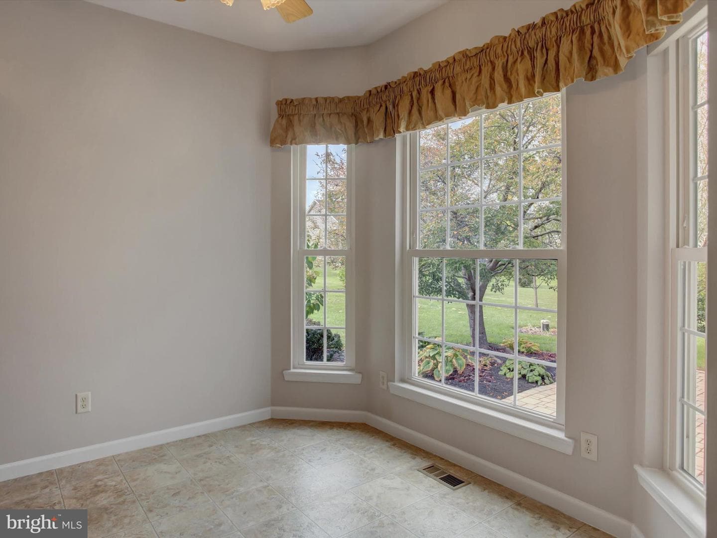 11765 Melrose Avenue photo 30