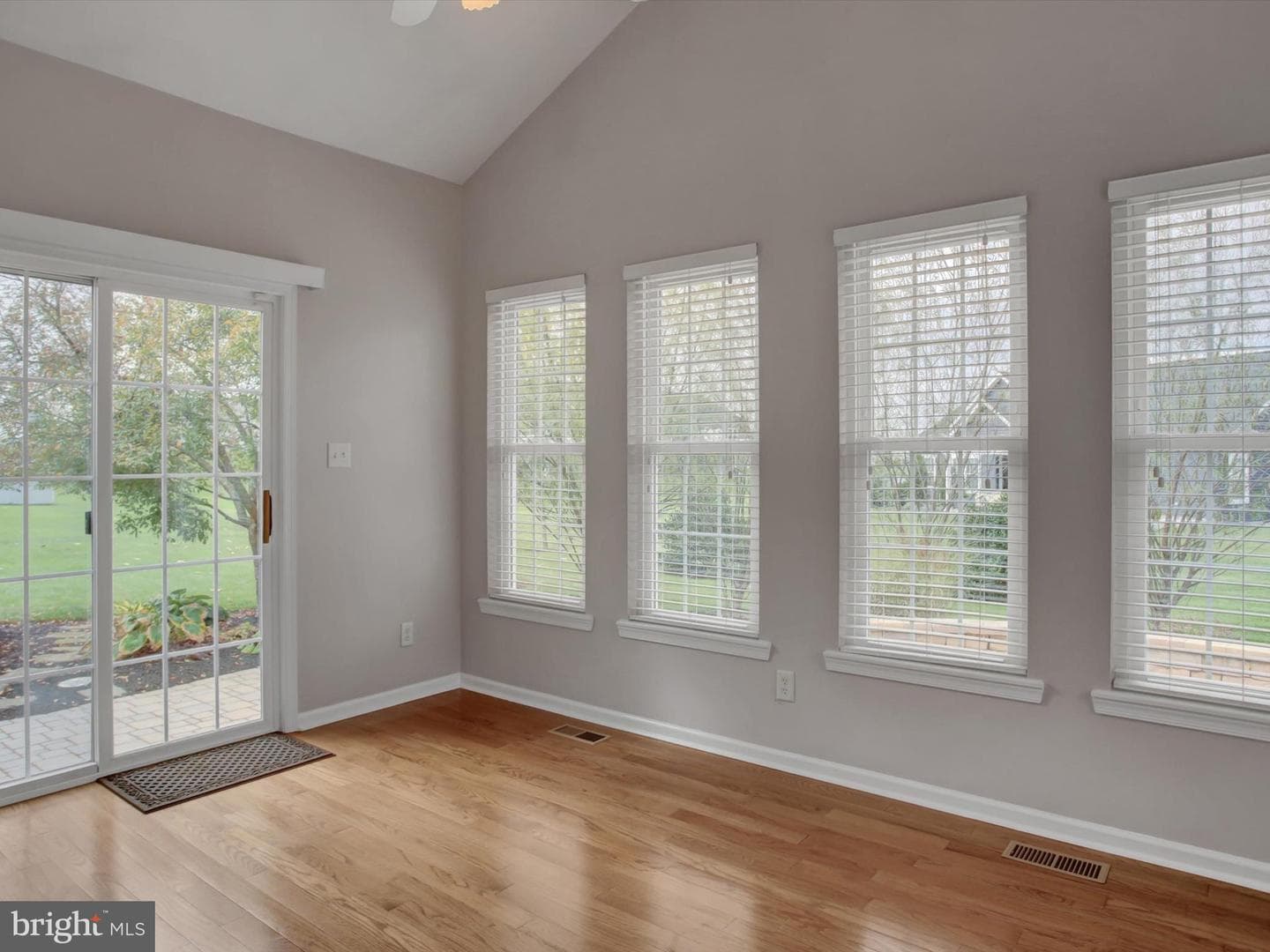 11765 Melrose Avenue photo 44