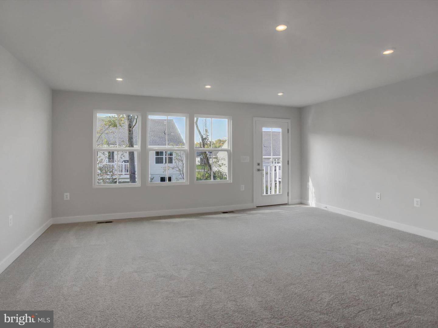 1882 Shannon Drive S photo 20