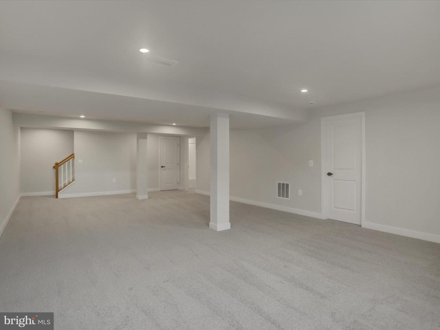 1882 Shannon Drive S photo 32