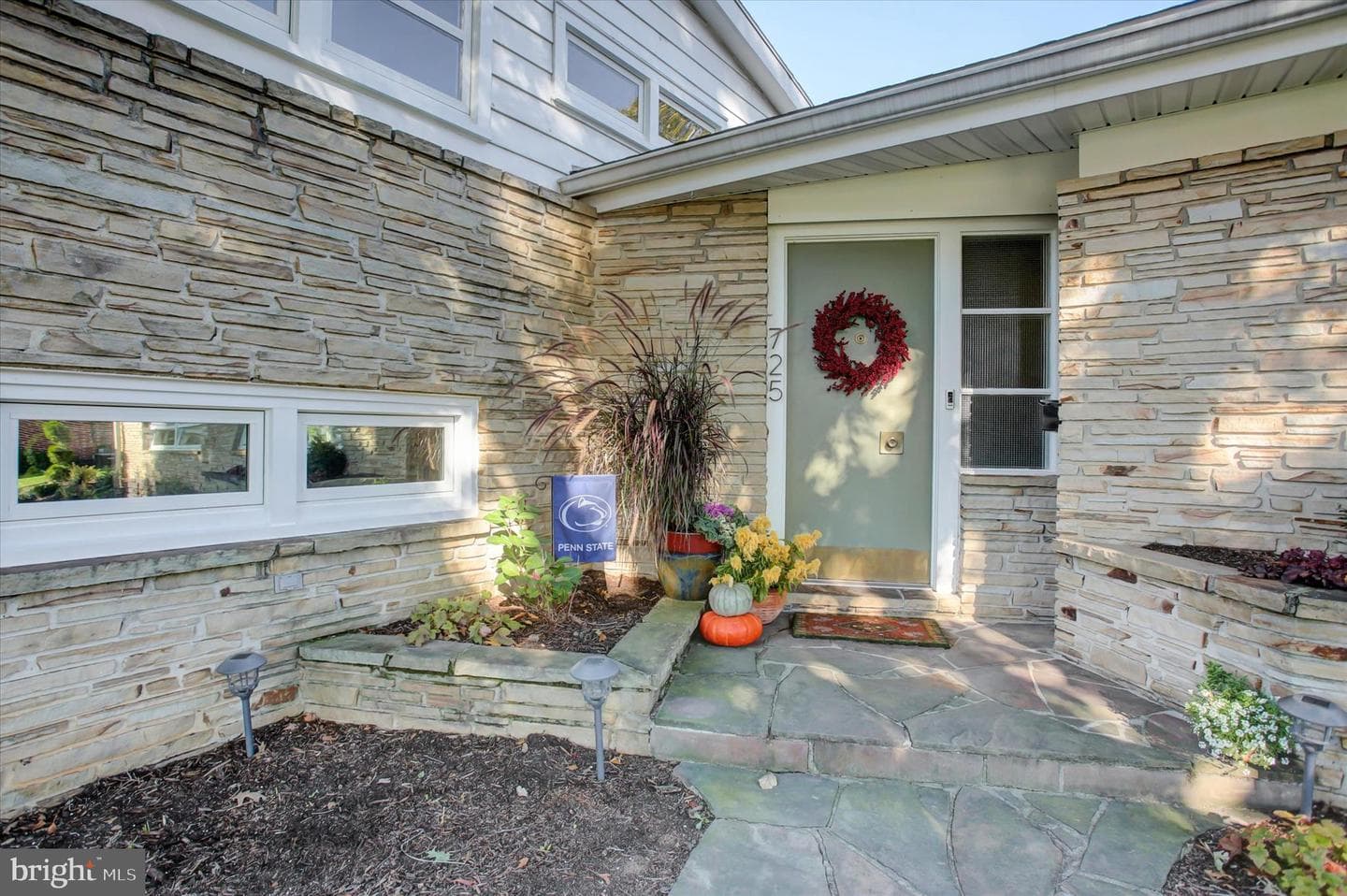 725 Floral Avenue photo 12