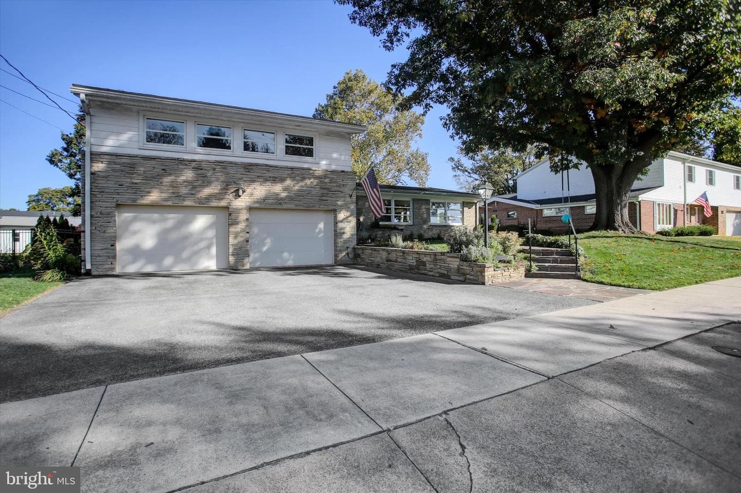 725 Floral Avenue photo 2