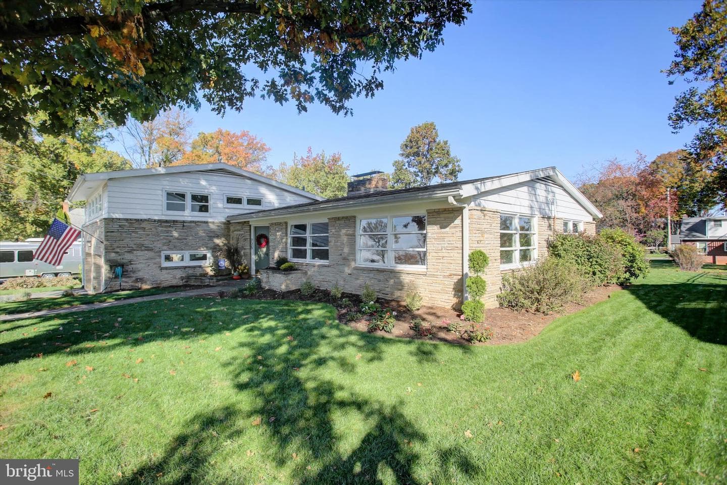 725 Floral Avenue photo 4
