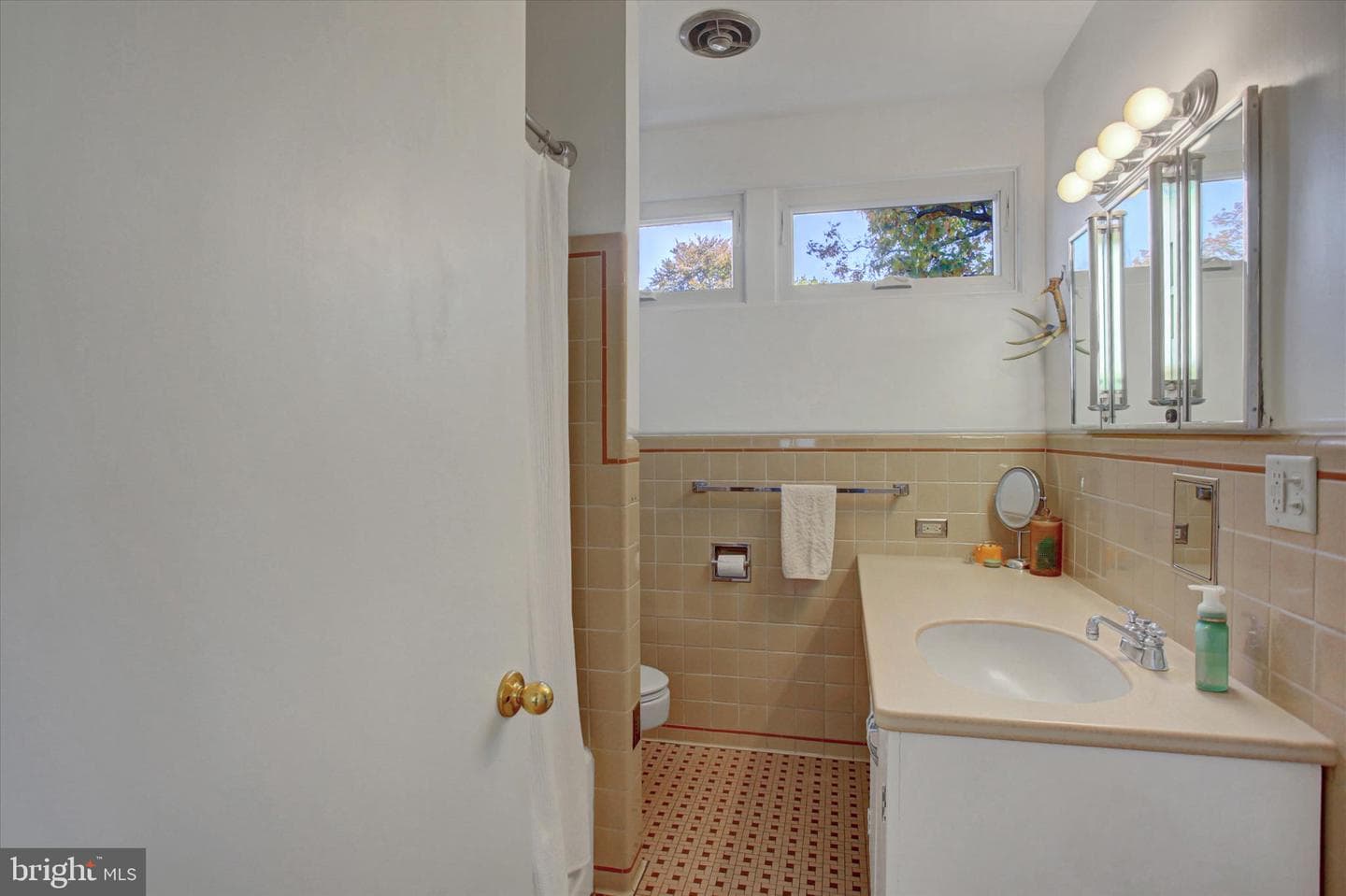 725 Floral Avenue photo 50