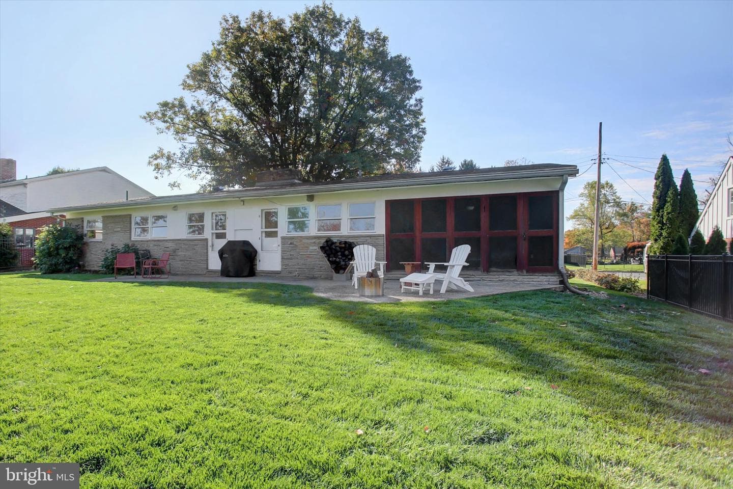 725 Floral Avenue photo 8