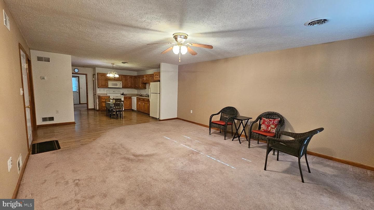109 Central Way photo 2