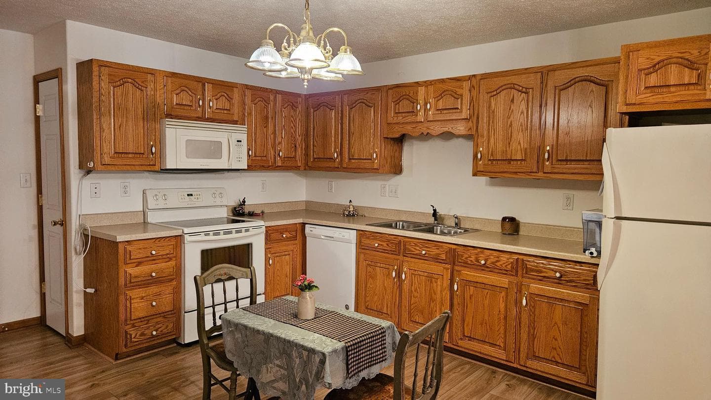 109 Central Way photo 3