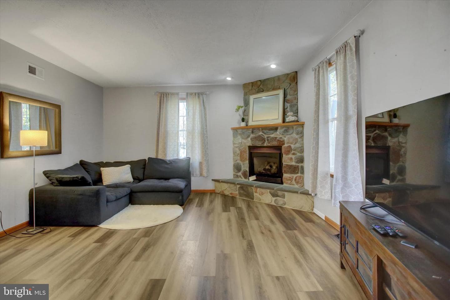 642 Eric Drive photo 15
