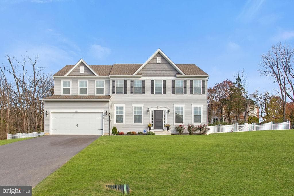 460 Paradise View Drive