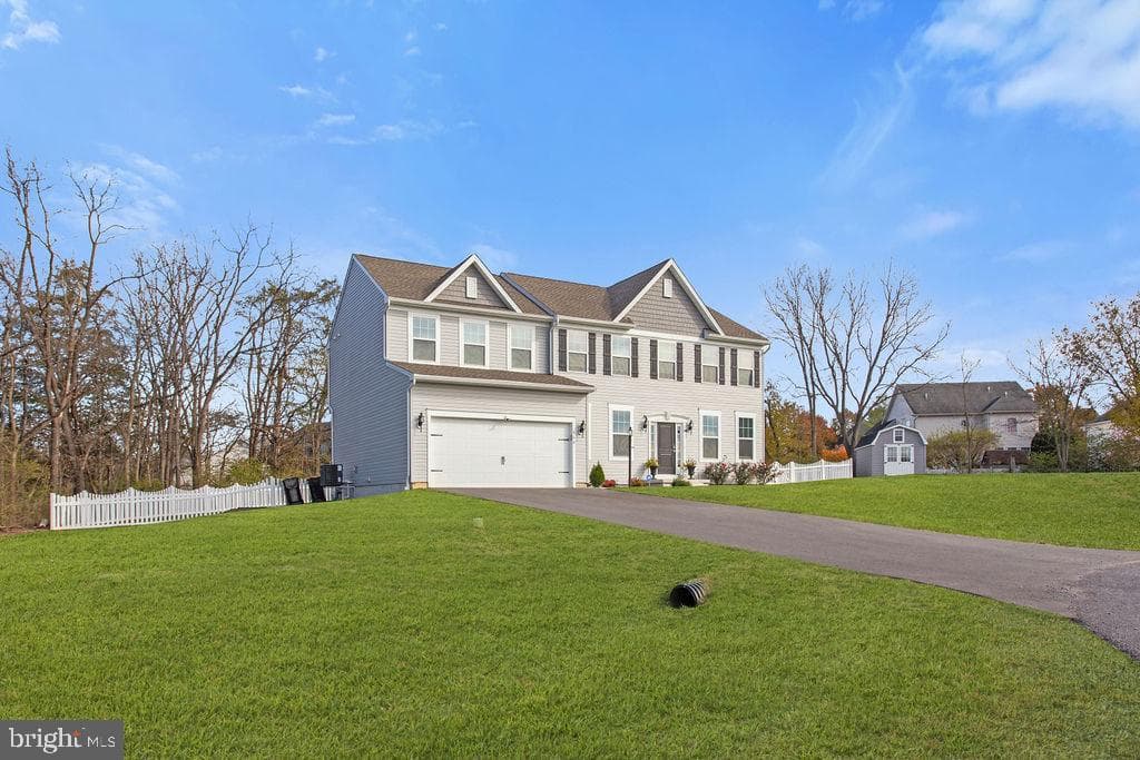 460 Paradise View Drive photo 2