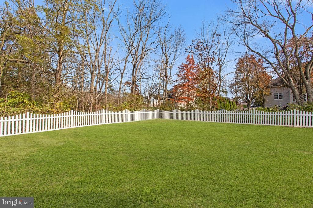 460 Paradise View Drive photo 7