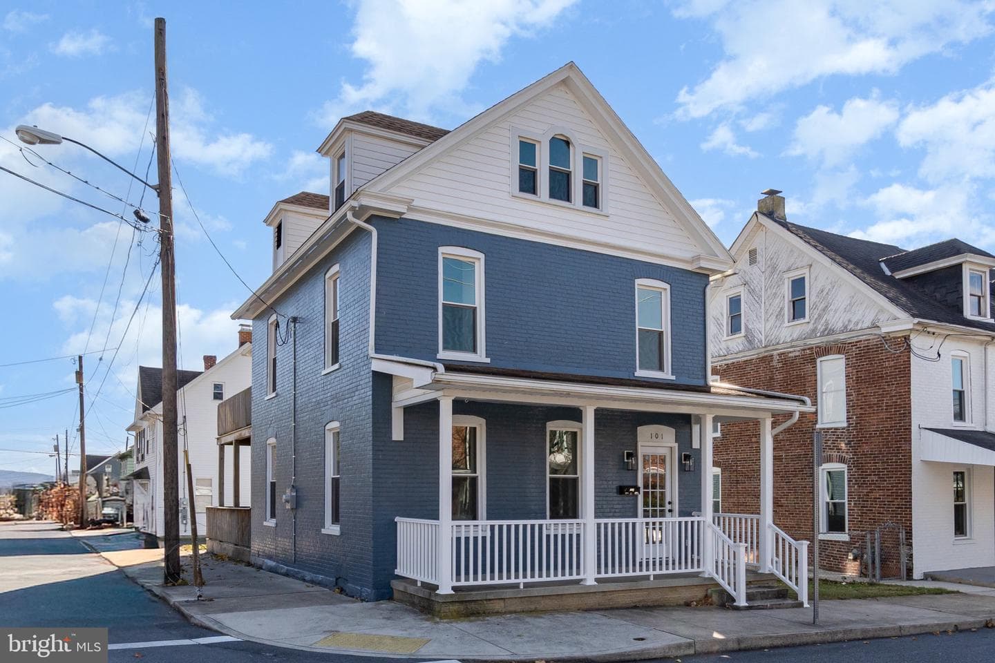 101 Fairview Avenue W photo 2