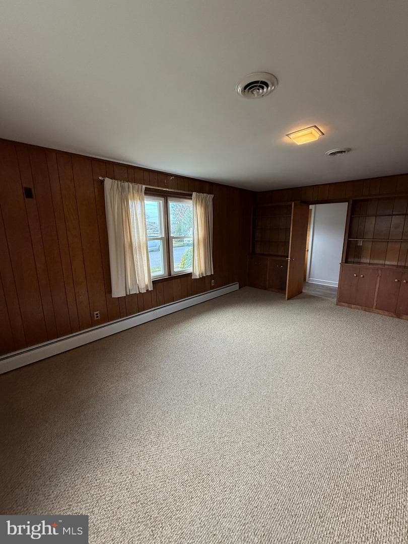 300 N Franklin Street photo 20