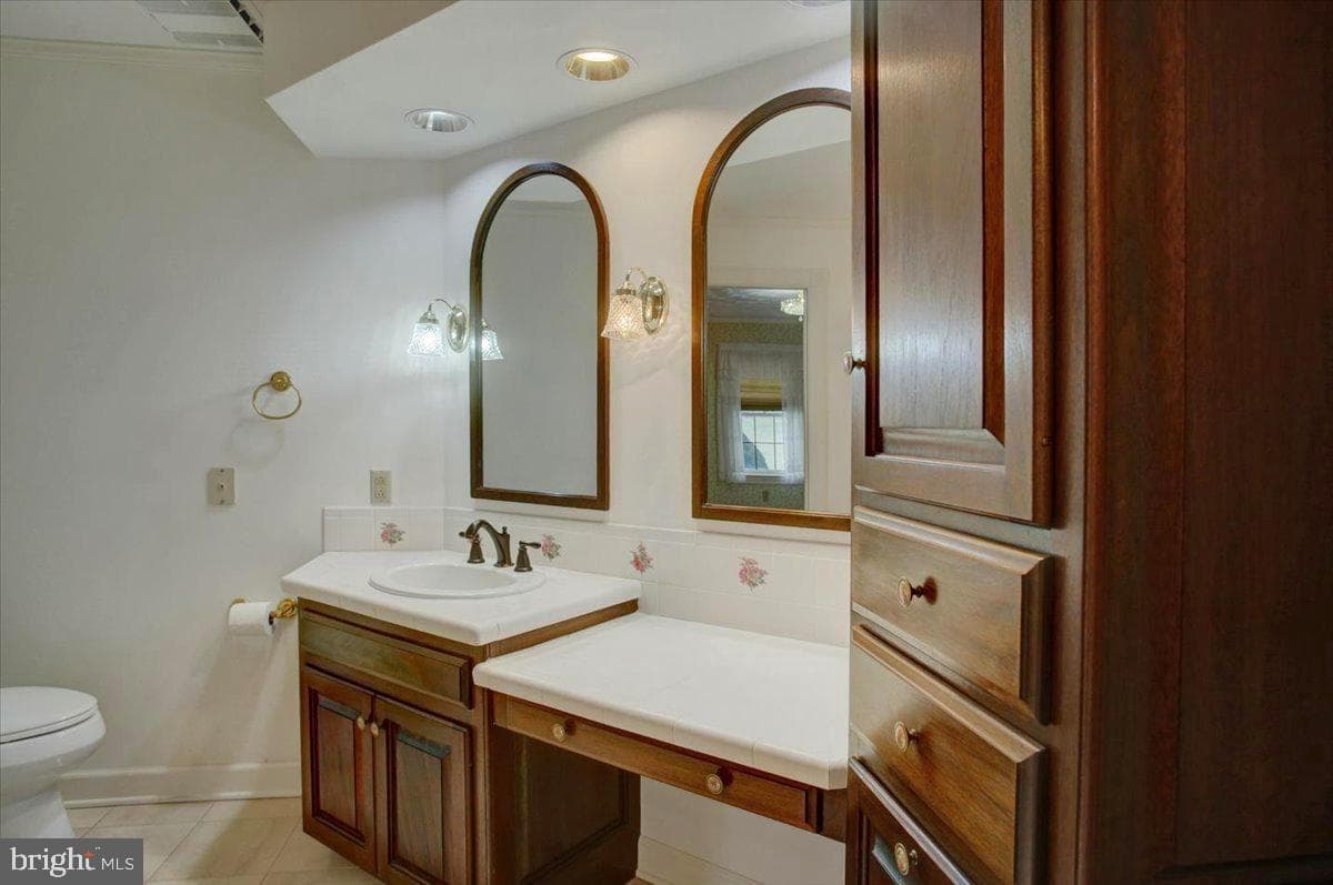 1015 Buchanan Trail East photo 45