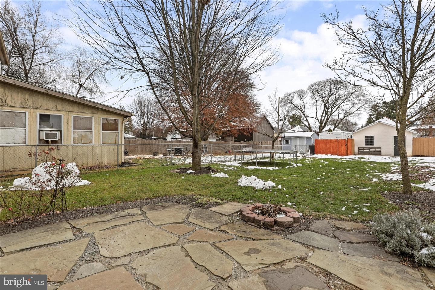 542 E Liberty Street photo 32